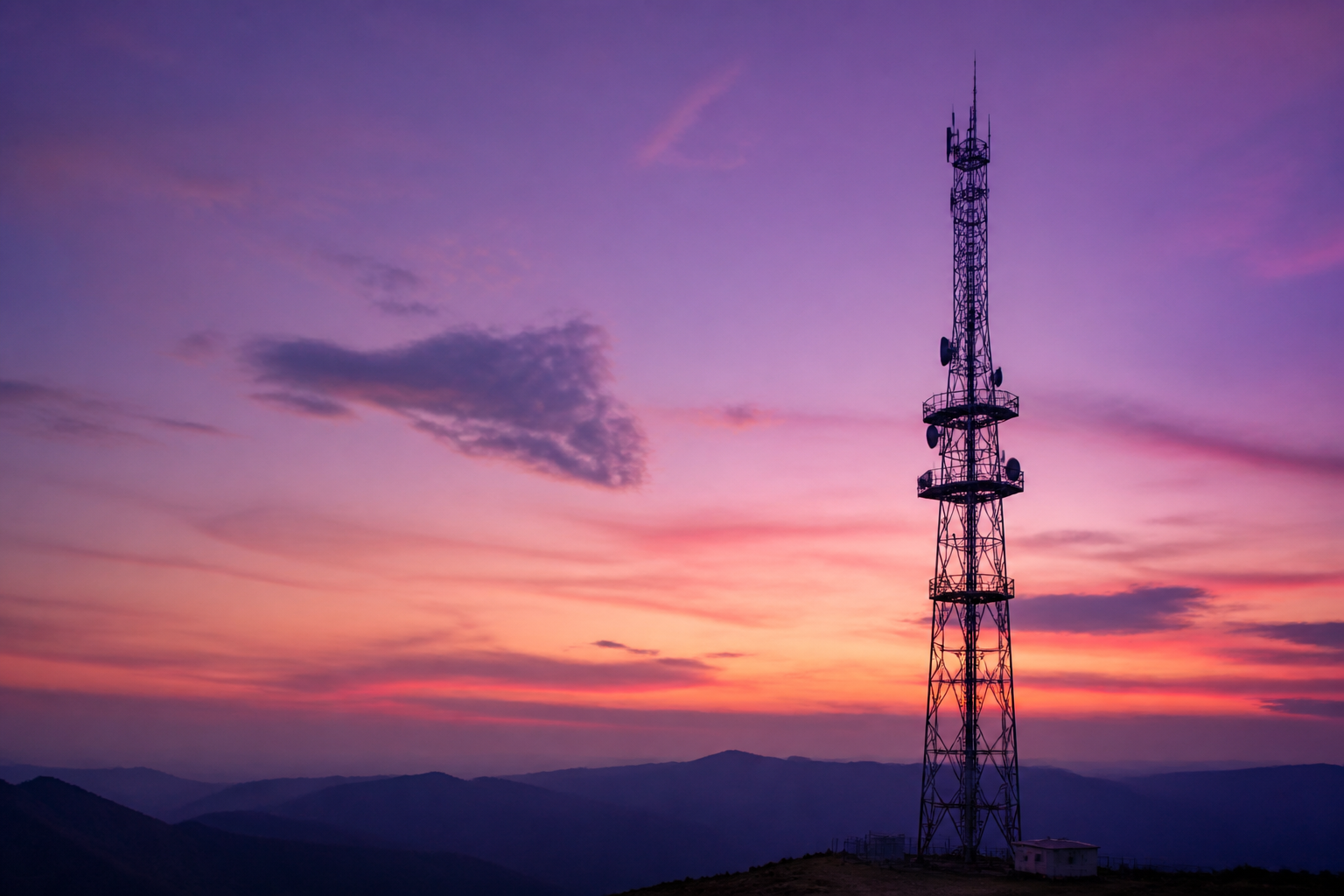 Antena de radio al atardecer